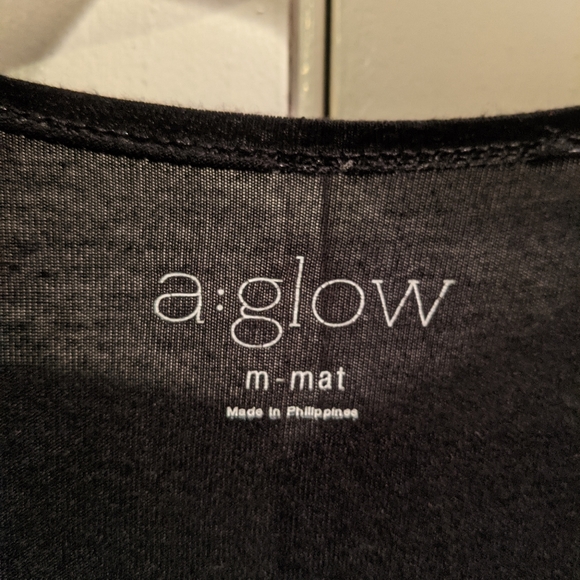 A glow black maternity/nursing shirt - Picture 2 of 2